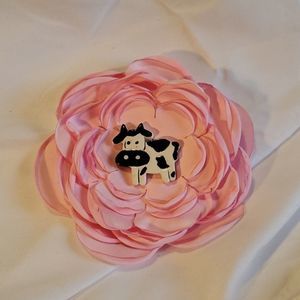 3.75 INCH COW FLOWER CLIPPY